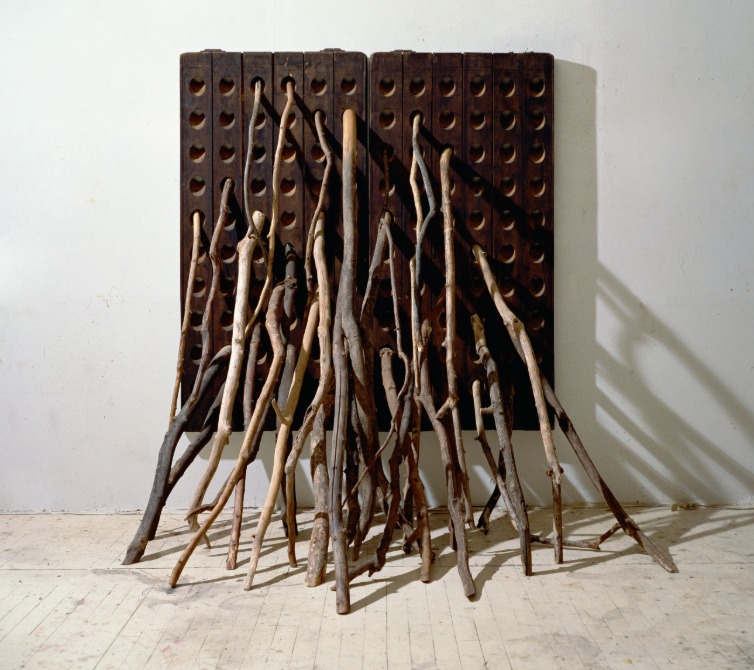 [모든 것은 존재에서 비롯된다 III ] 1998-1999, 나무패널에 유채, 나뭇가지, 180.4 × 143.6 × 132.1 cm. 작가 소장